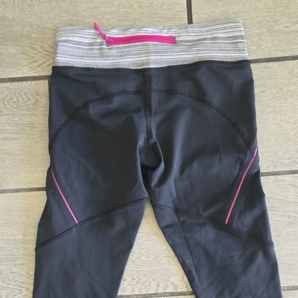 Lululemon Black Crop Leggings‎ with Striped Waistband Size 4 L22